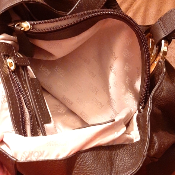 Michael Kors  handbag. Smoke free home - Picture 4 of 7